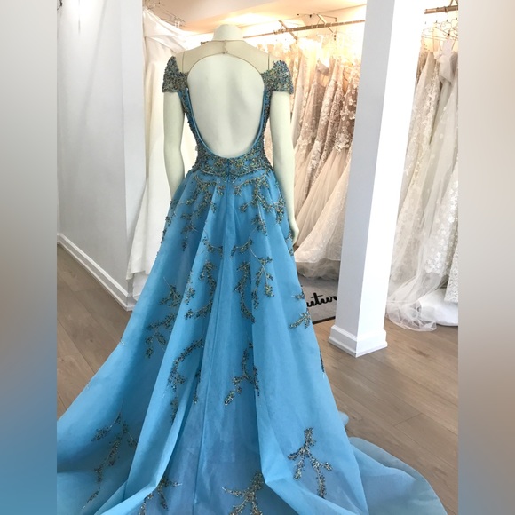 TONY WARD RTW SAMPLE SALE!! SS 2023 #30 Light Cobalt blue beaded gown - Picture 2 of 8
